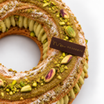 Detail pistáciového Paris-Brest XL